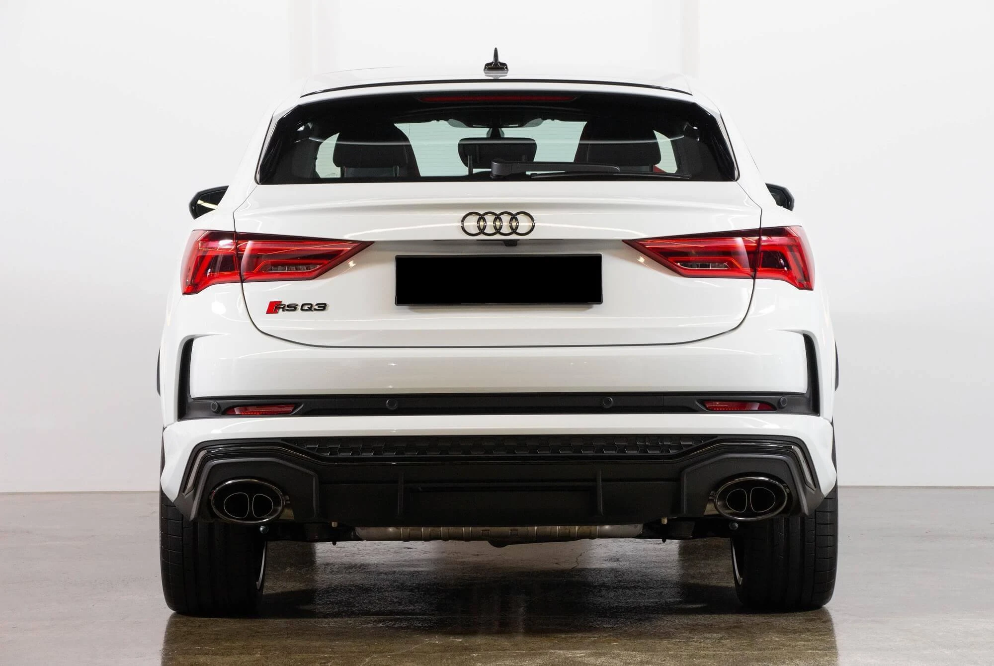 Audi RS Q3 Sportback Beyaz