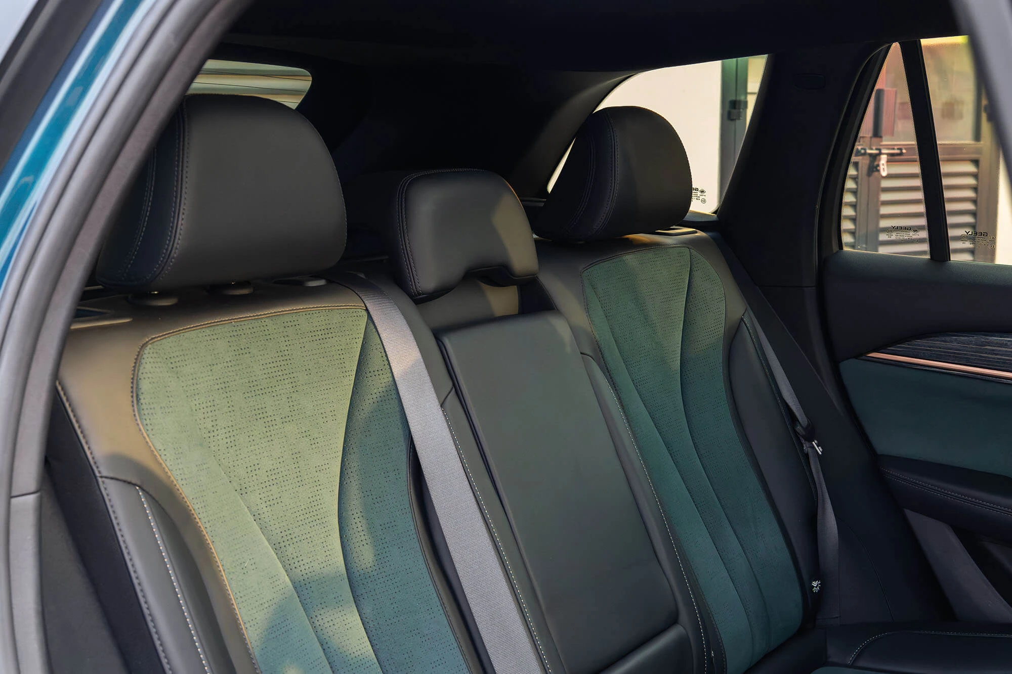Geely Monjaro Azul