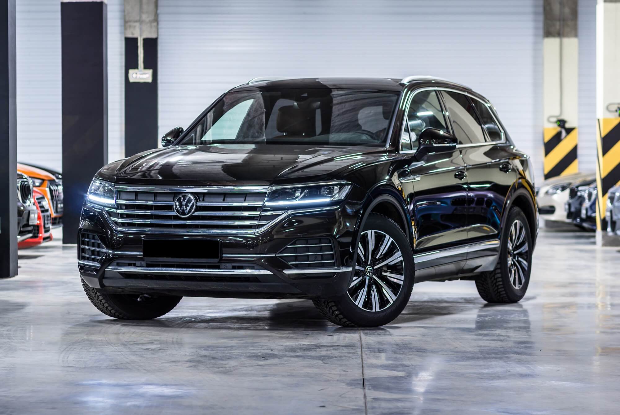 Аренда Volkswagen Touareg Brown в Дубае - внедорожник - Octane Luxury Car  Rental Dubai