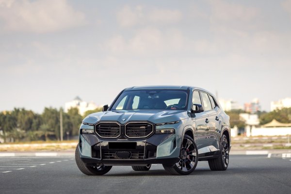 BMW XM Verde