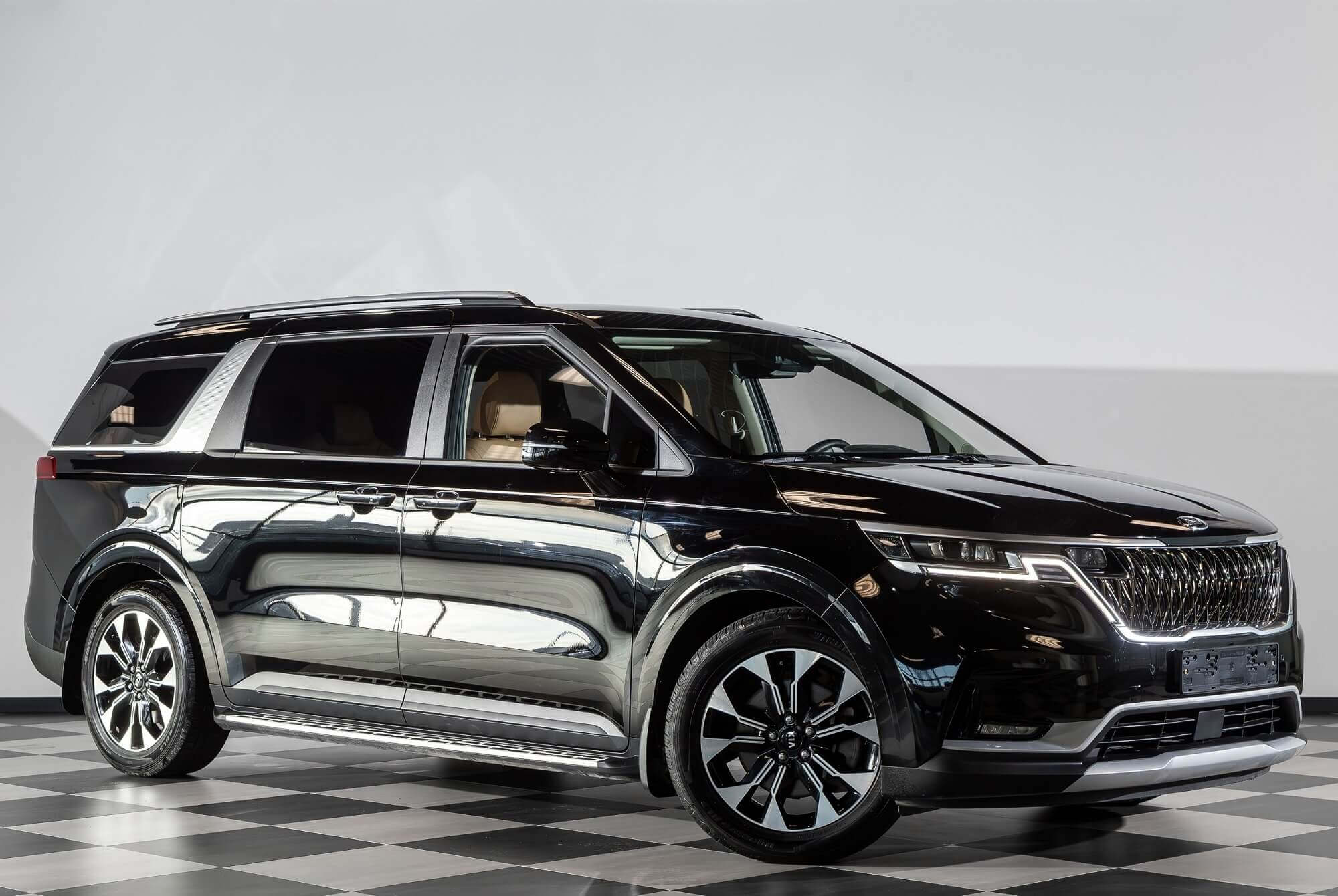 Kia Carnival Black