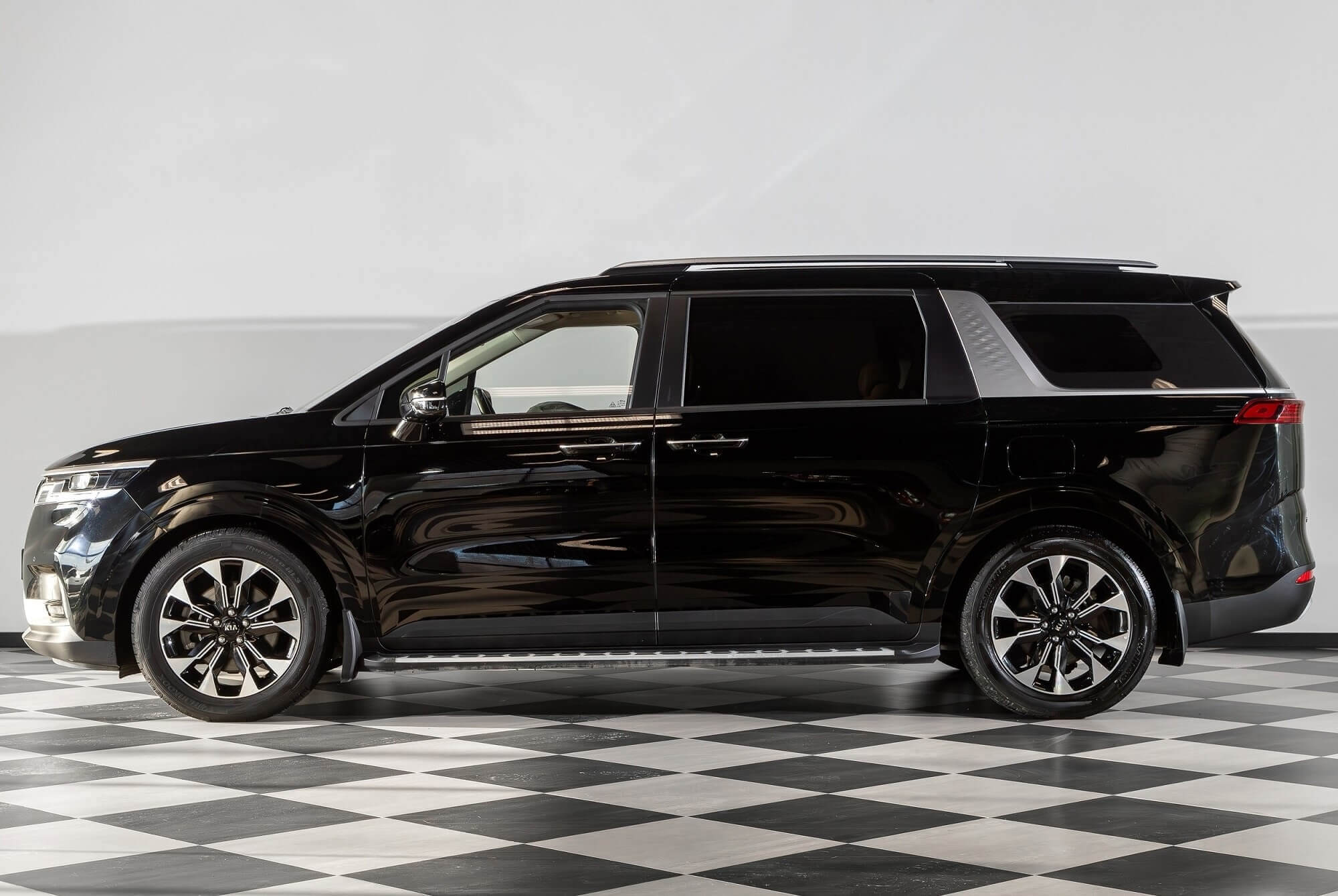 Kia Carnival Black