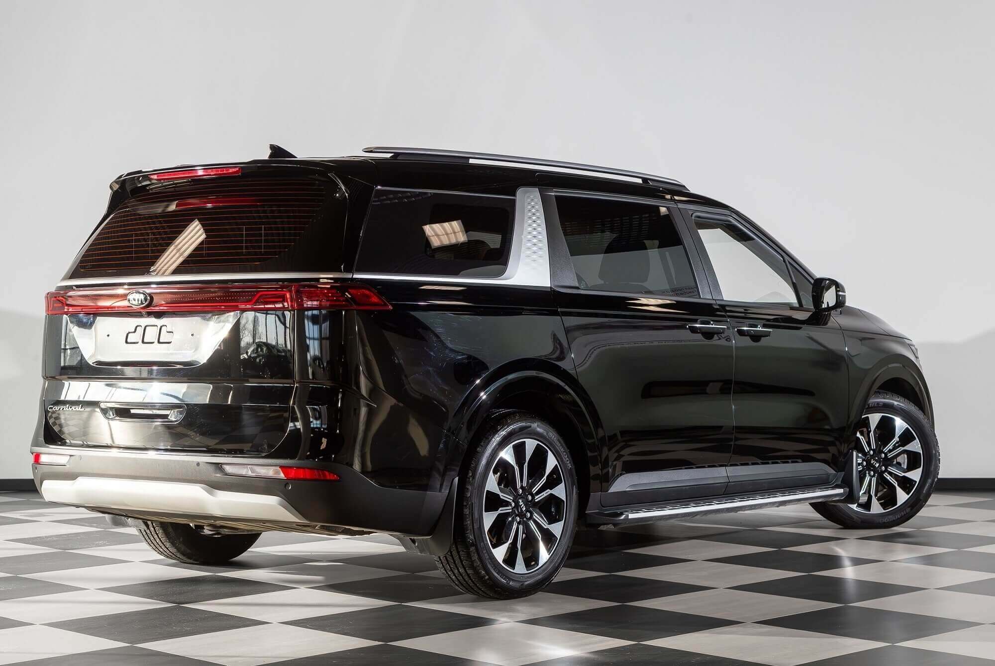 Kia Carnival Black