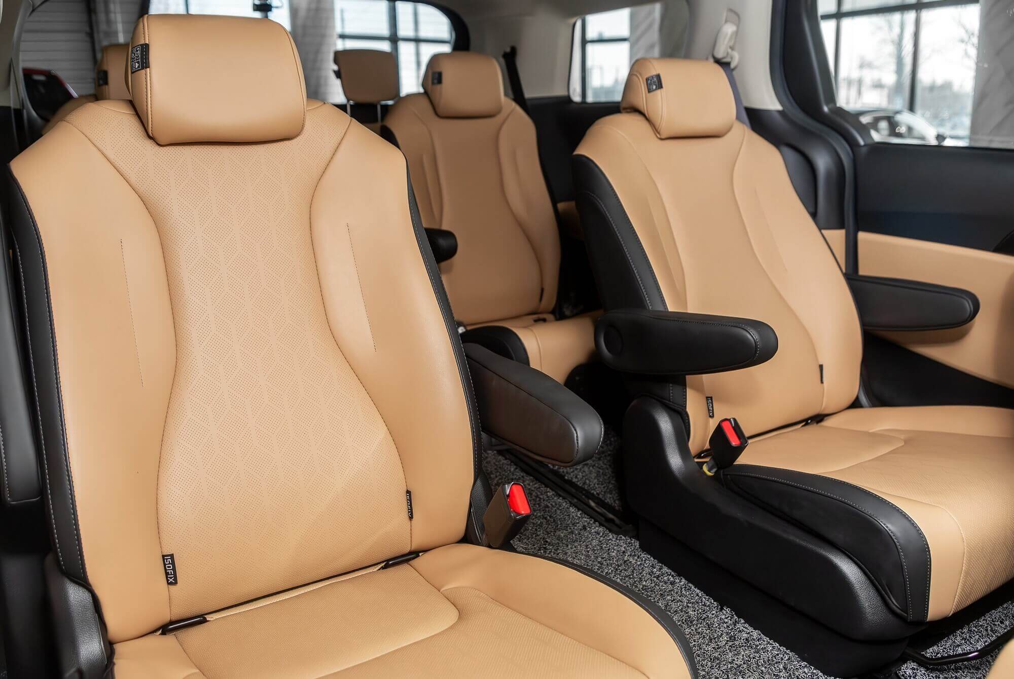 Kia Carnival Black