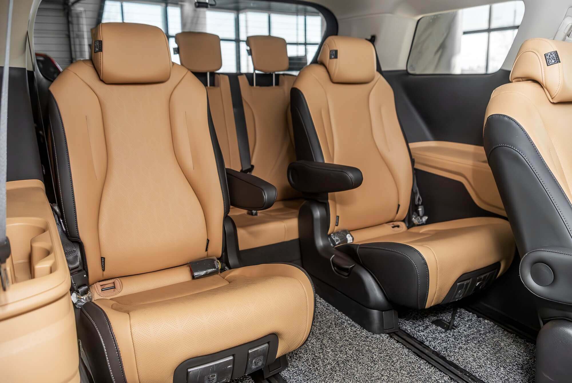 Kia Carnival Black