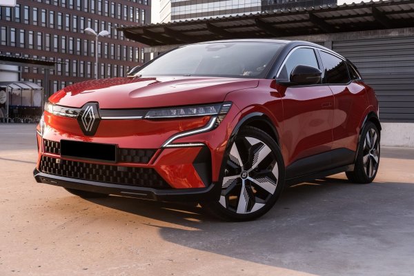 Renault Megane E-Tech Rød
