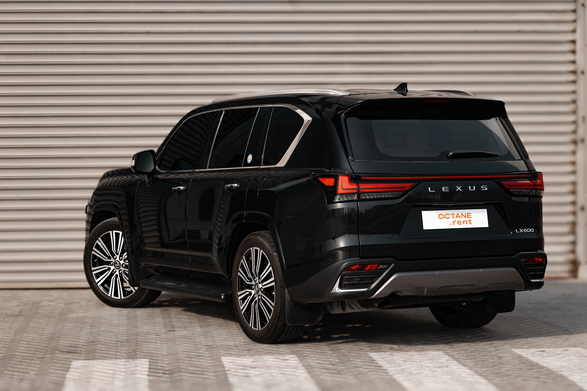 Lexus LX600 Черный