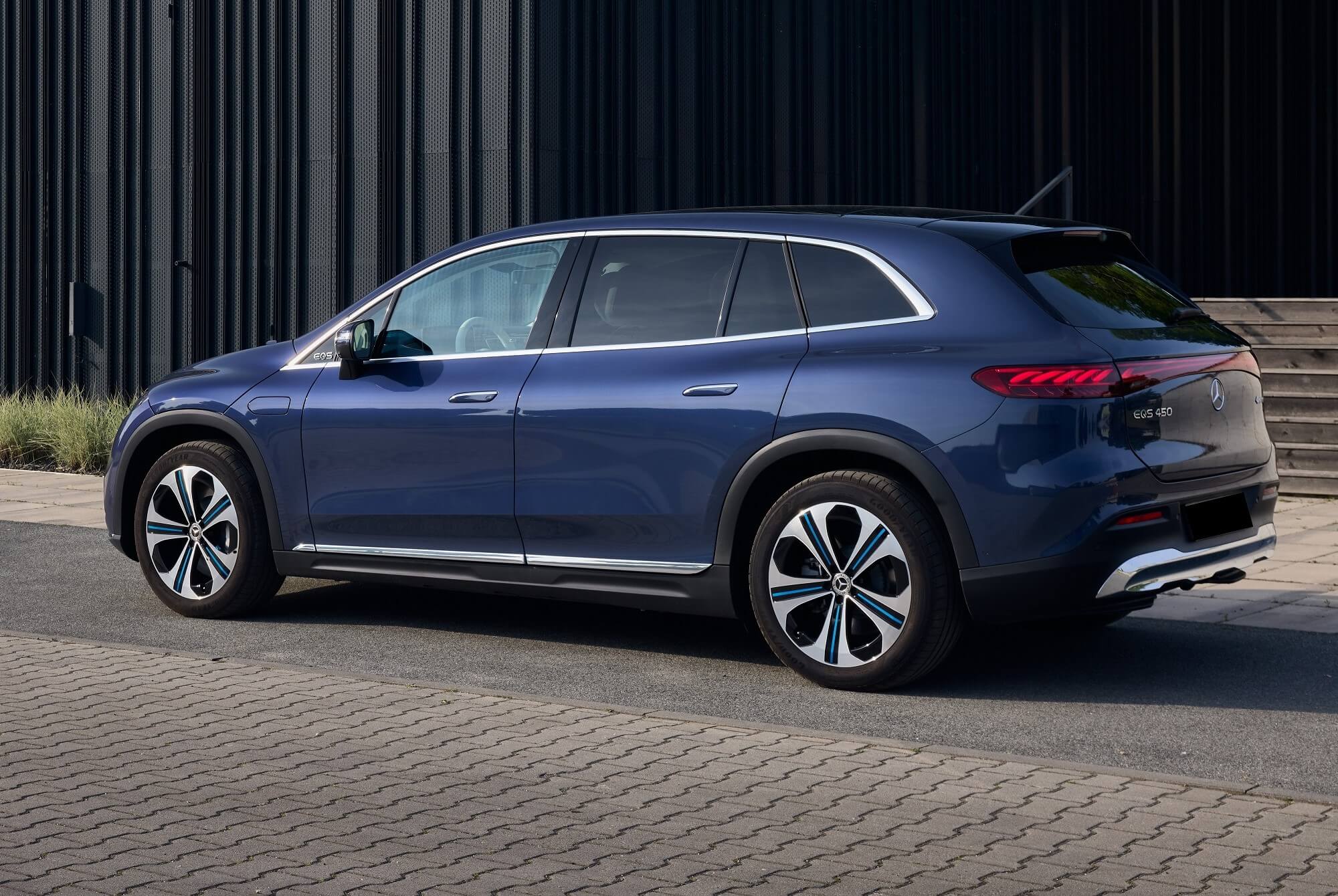 Mercedes-Benz EQS Blue