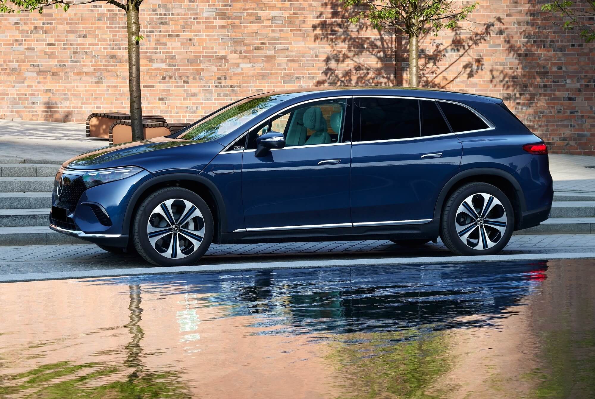 Mercedes-Benz EQS Blue