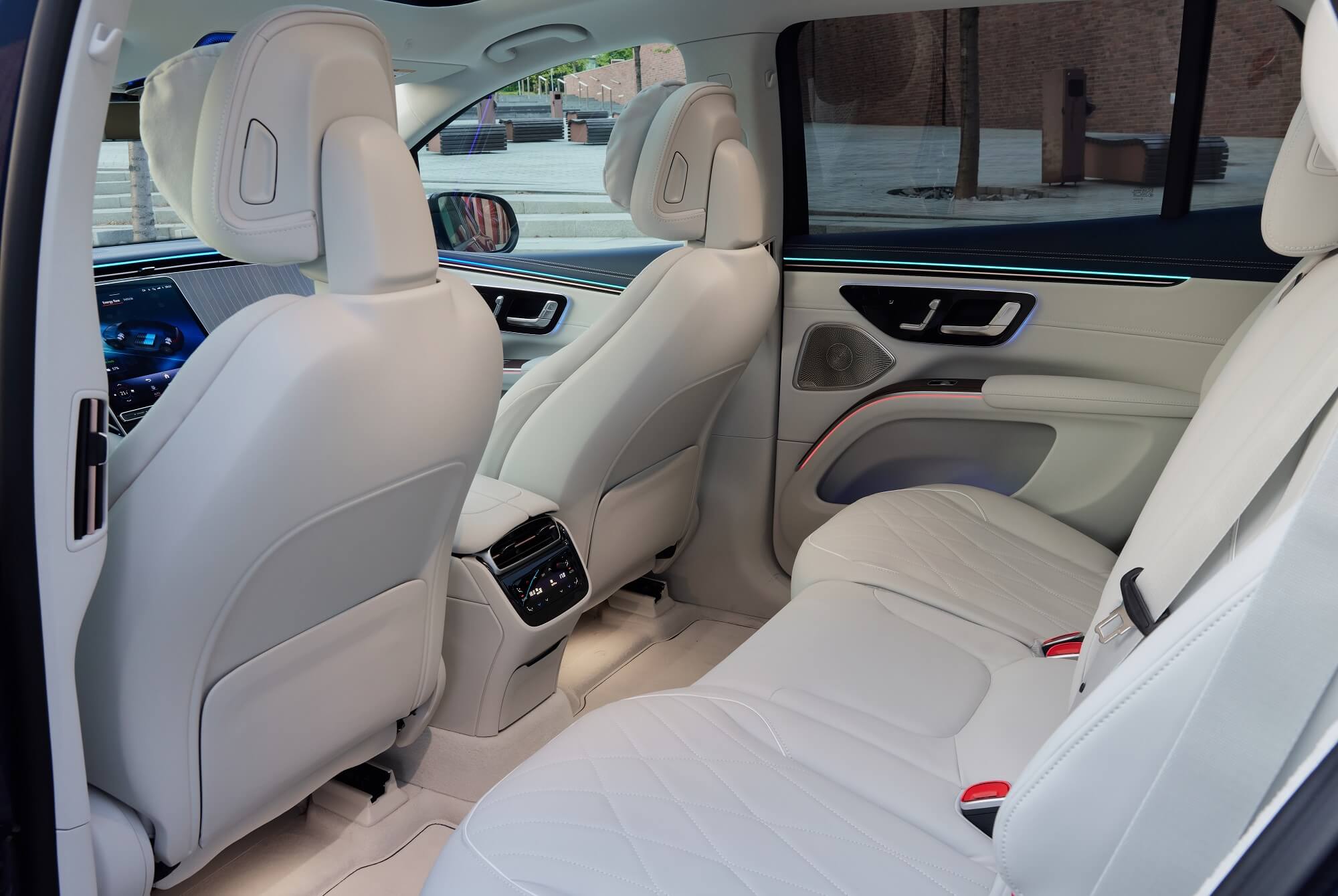 Mercedes-Benz EQS Blue