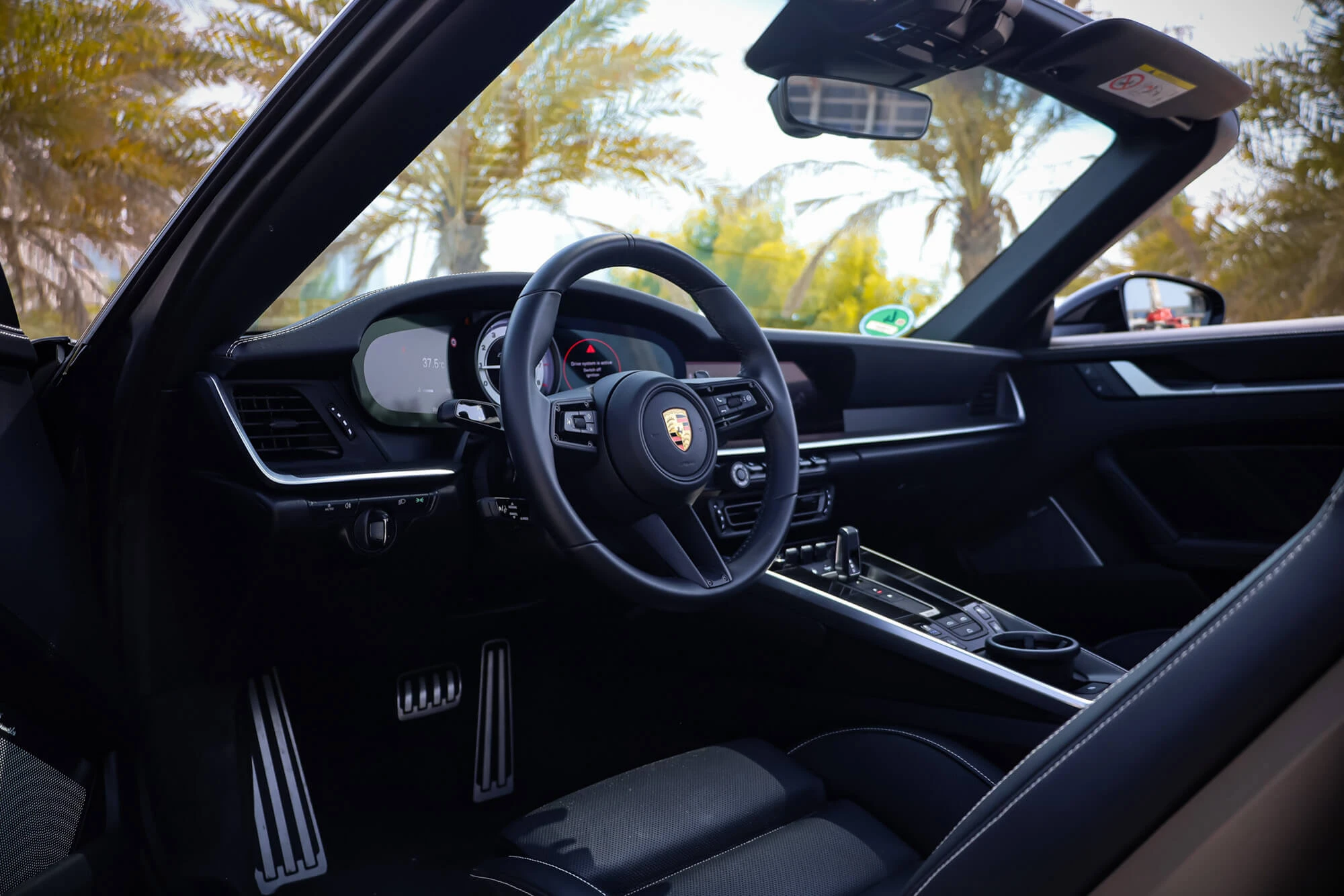 黑色保时捷 911 Turbo S