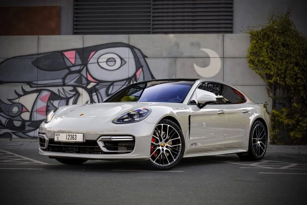 Porsche Panamera GTS Grau