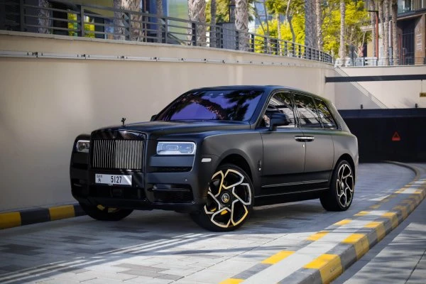 Rolls-Royce Cullinan Black