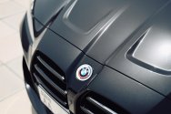 سيارة BMW M4 Competition المكشوفة المكشوفة باللون الأسود