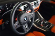 سيارة BMW M4 Competition المكشوفة المكشوفة باللون الأسود