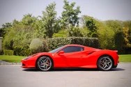 Ferrari F8 Tributo Örümcek Kırmızısı