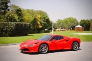 فيراري F8 تريبوتو سبايدر الأحمر فيراري F8 الأحمر في دبي