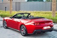 موستانج GT الجيل الجديد المكشوفة باللون الأحمر موستانج GT الجيل الجديد المكشوفة باللون الأحمر
