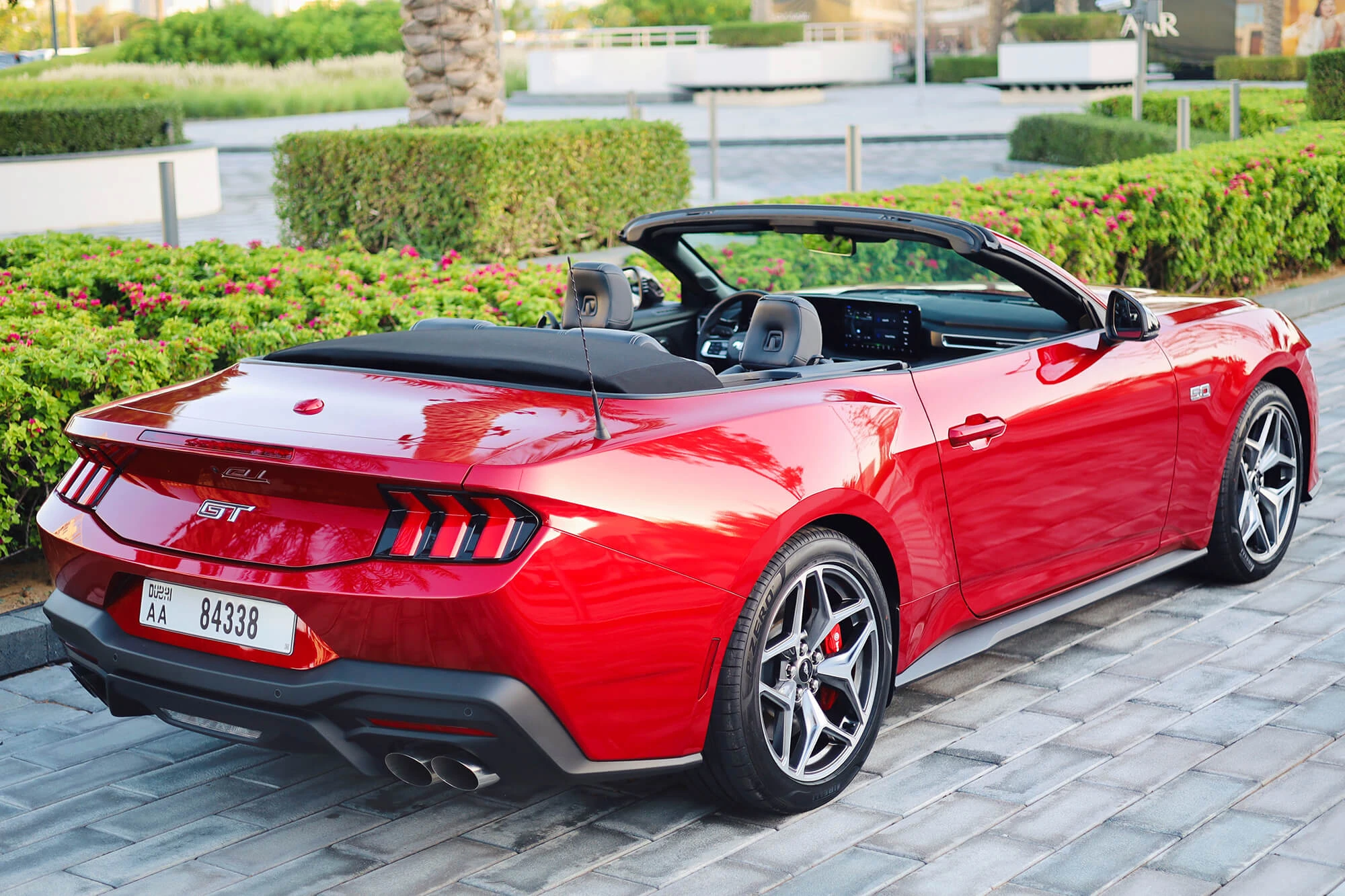 Mustang GT röd cabriolet ombyggnad