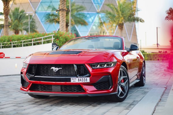 Dubai'de Mustang GT Yeni Nesil Kırmızı Cabrio Kiralama - Octane.Rent