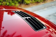 إعادة تصميم سيارة موستانج GT حمراء مكشوفة مكشوفة