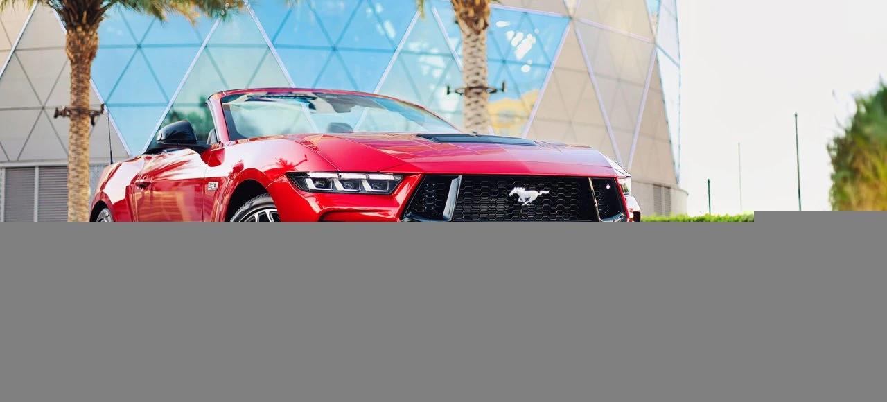 野马 GT 新一代红色敞篷车