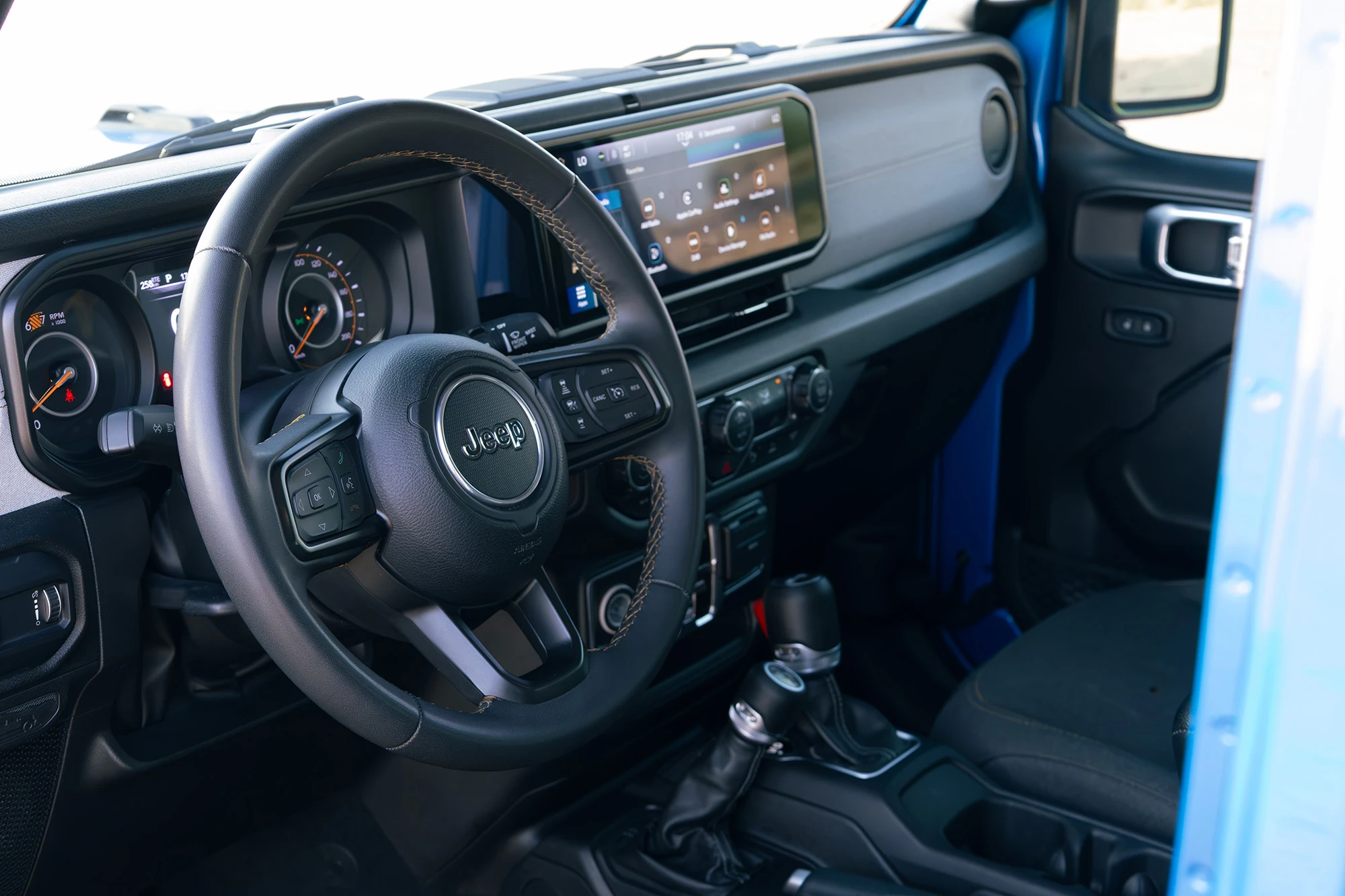 Jeep Wrangler כחול Jeep Wrangler כחול