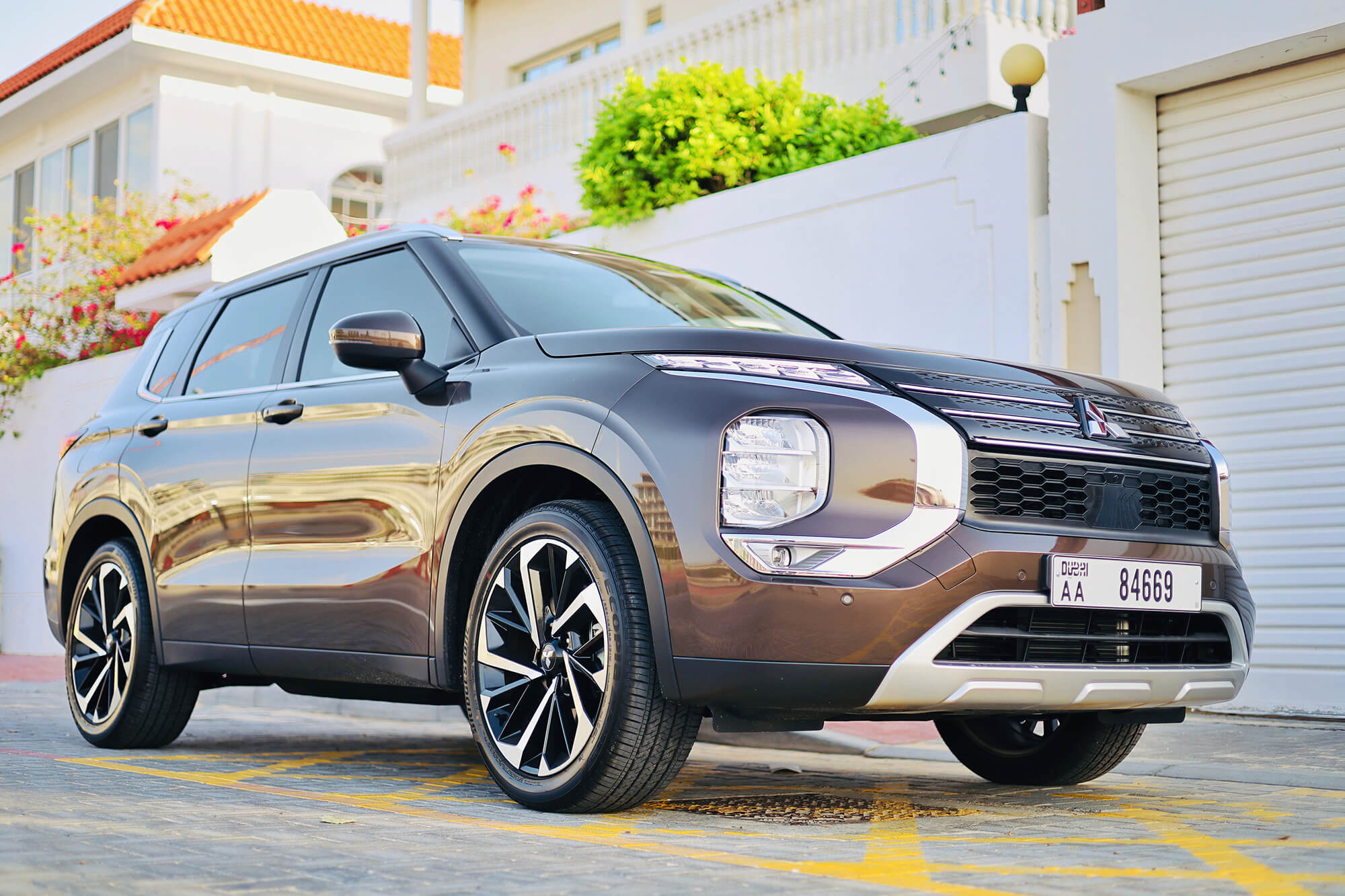 Mitsubishi Outlander 7-Seater Brown