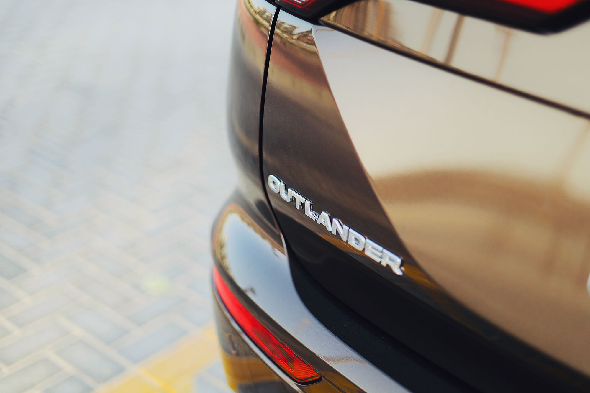 Mitsubishi Outlander 7-Seater Brown