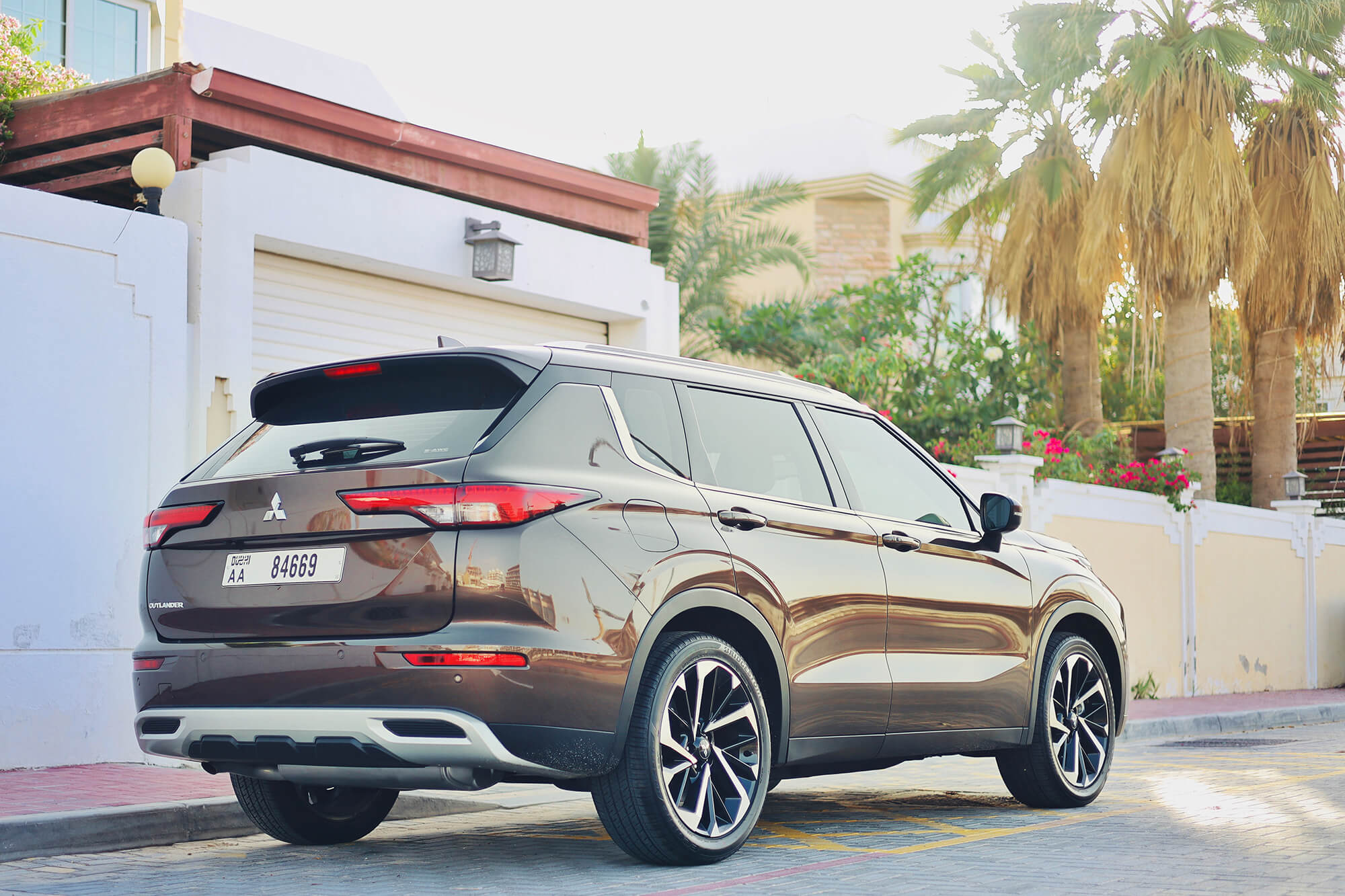 Mitsubishi Outlander 7-Seater Brown