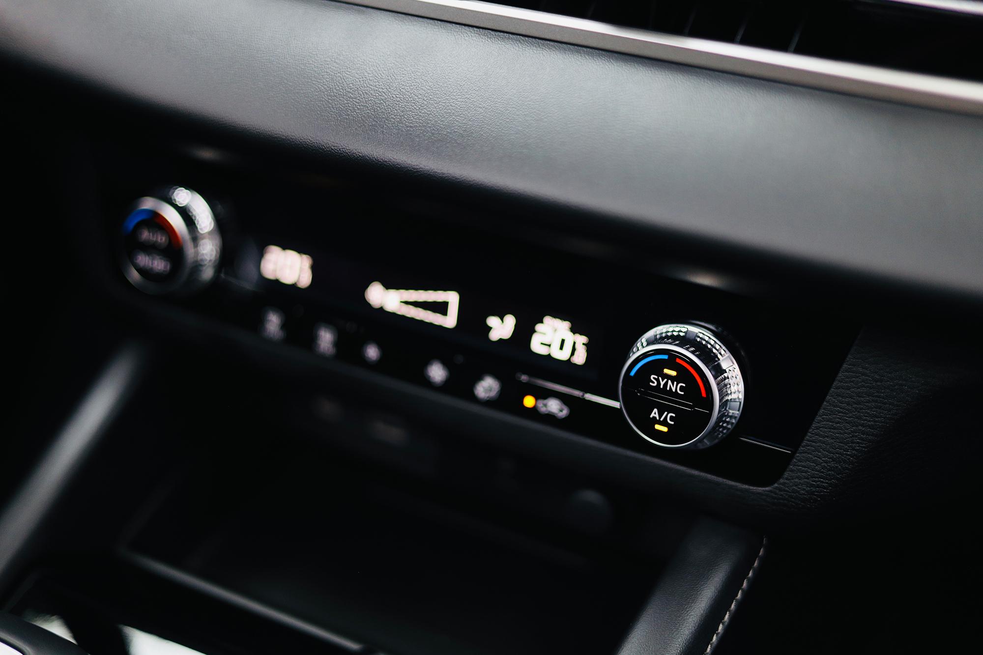Mitsubishi Outlander 7-Seater Brown