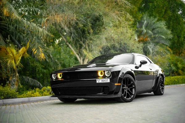 Abu Dabi'de Dodge Challenger Black Kiralama - Octane.Rent
