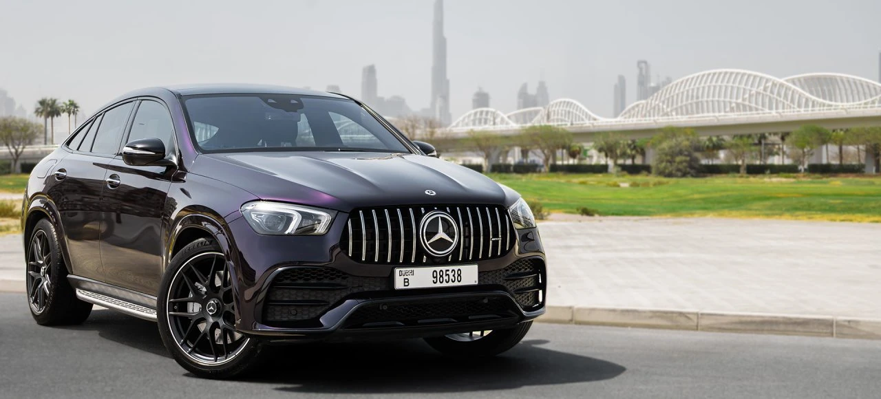 深紫色奔驰 GLE53 AMG 轿跑车