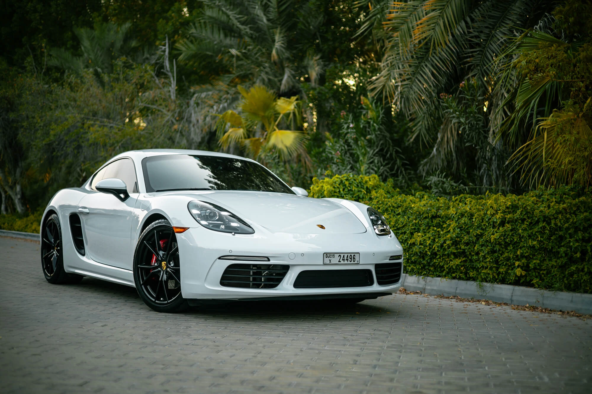 Louer une Porsche Cayman à Dubaï