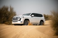 Toyota Land Cruiser 300 белый