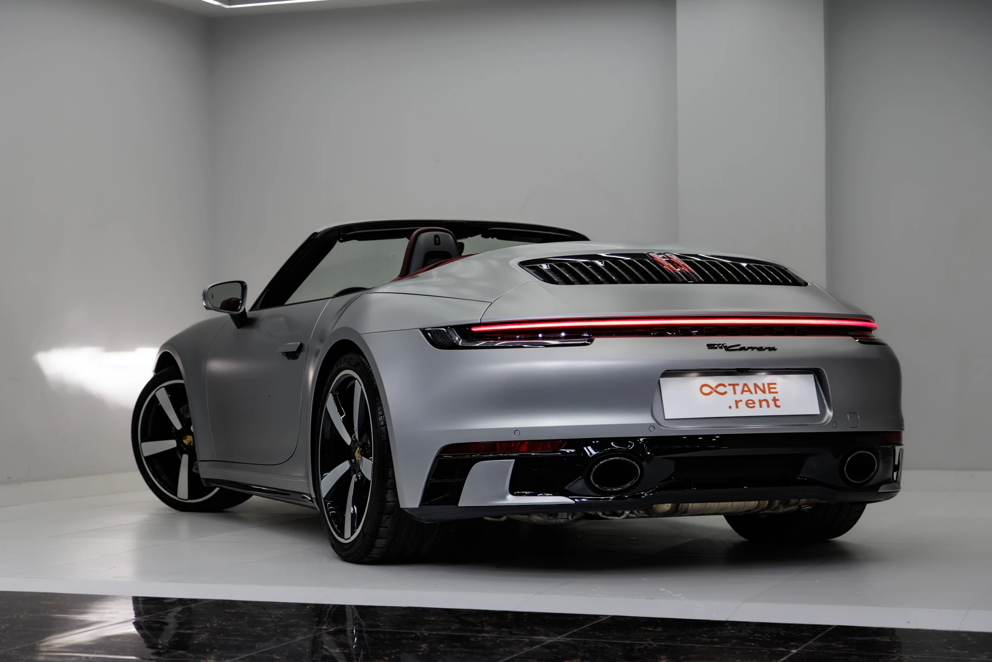 Porsche 911 Carrera Cabriolet Grau matt