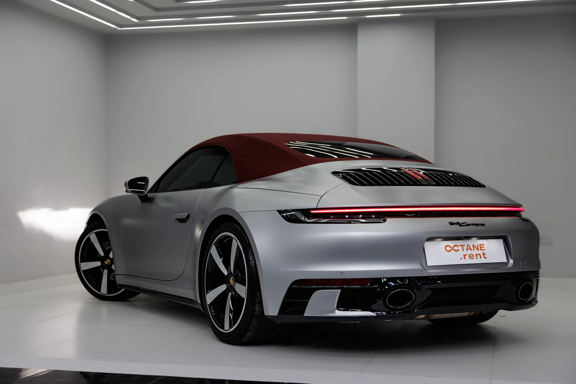 Porsche 911 Carrera Cabriolet Grau matt