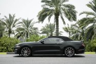 Ford Mustang nera