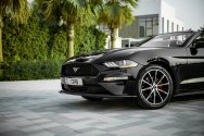 Ford Mustang nera