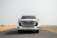 Toyota Land Cruiser 300 белый