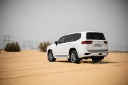 Toyota Land Cruiser 300 белый