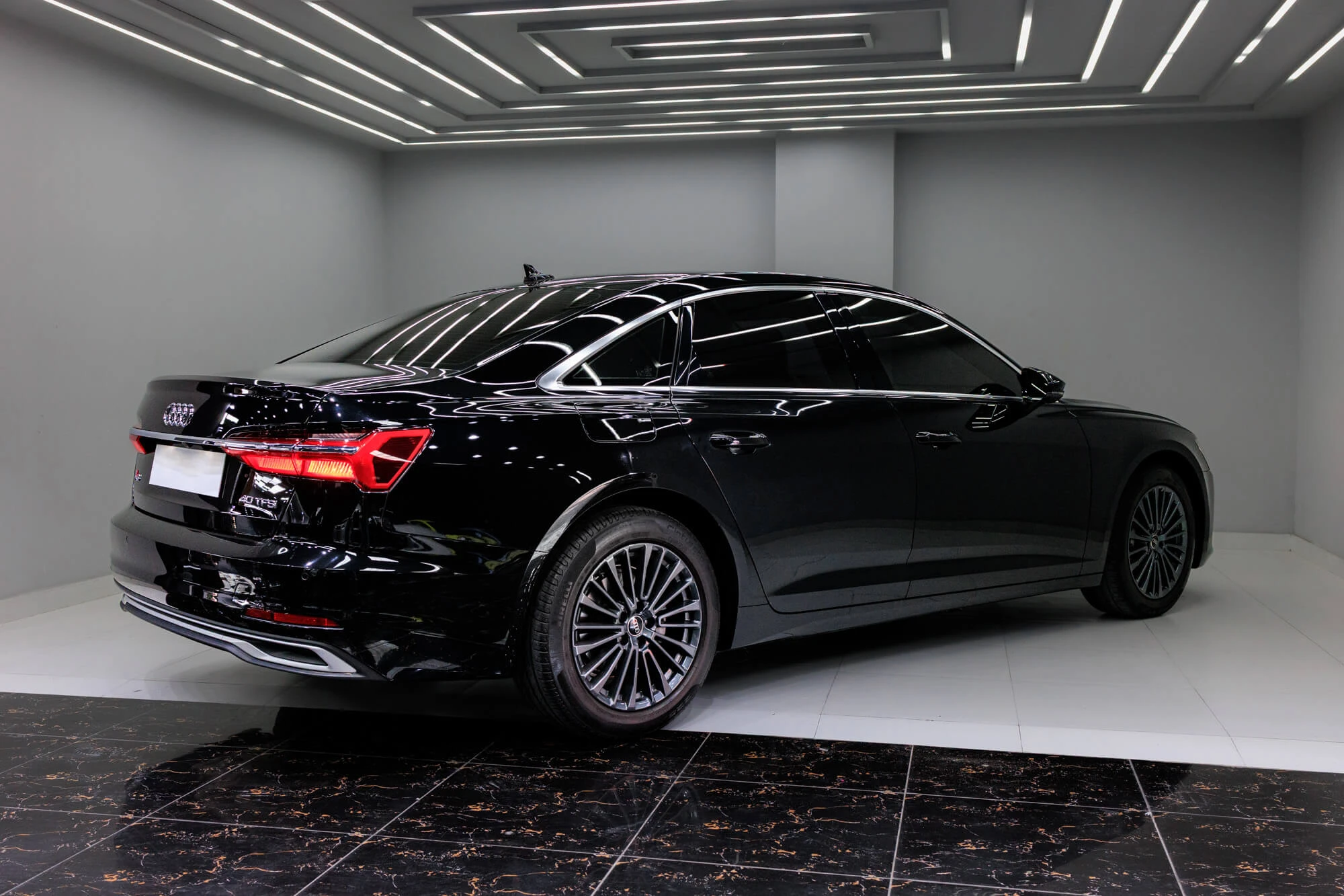 Audi A6 черный