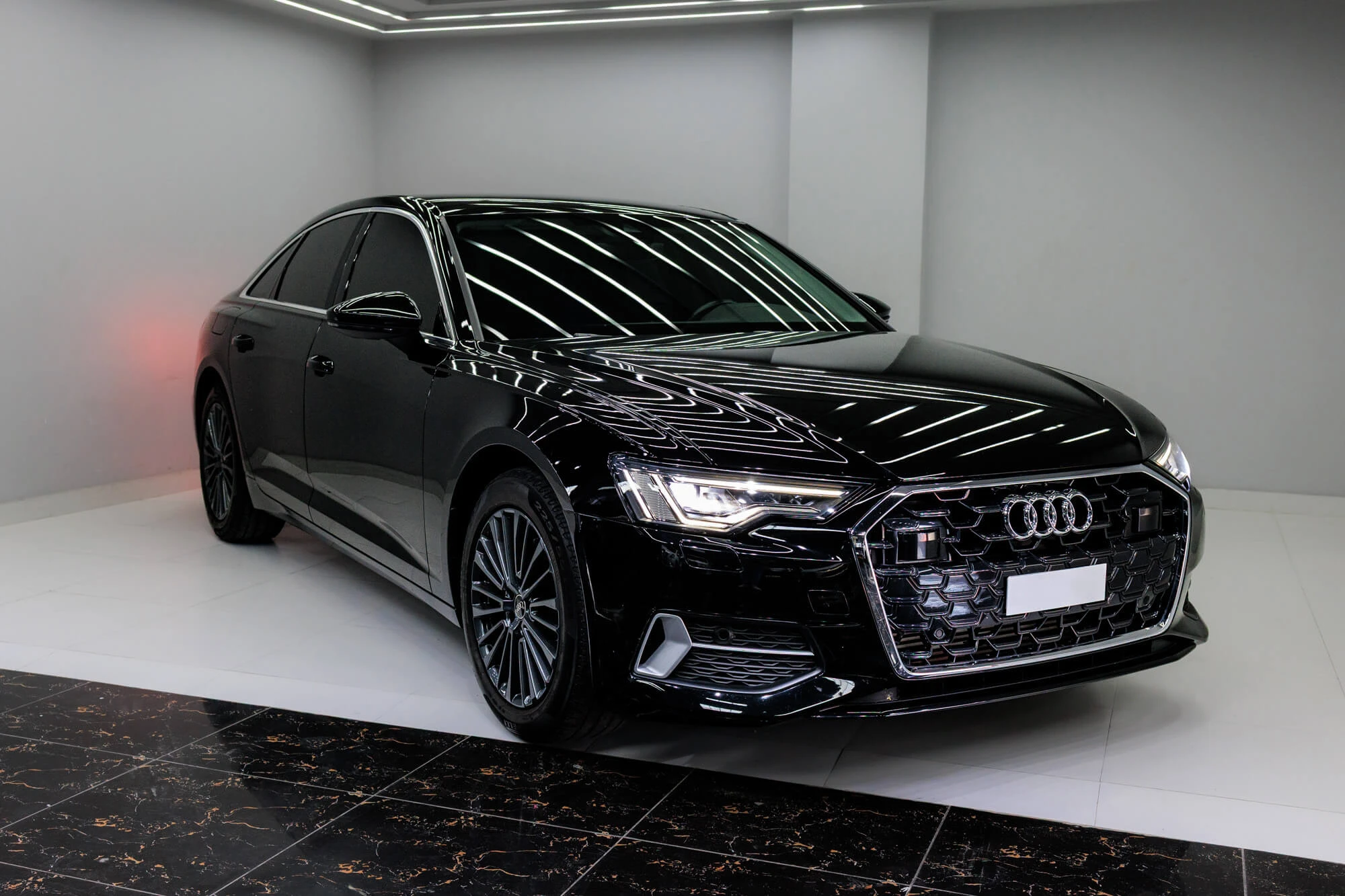 Audi A6 черный