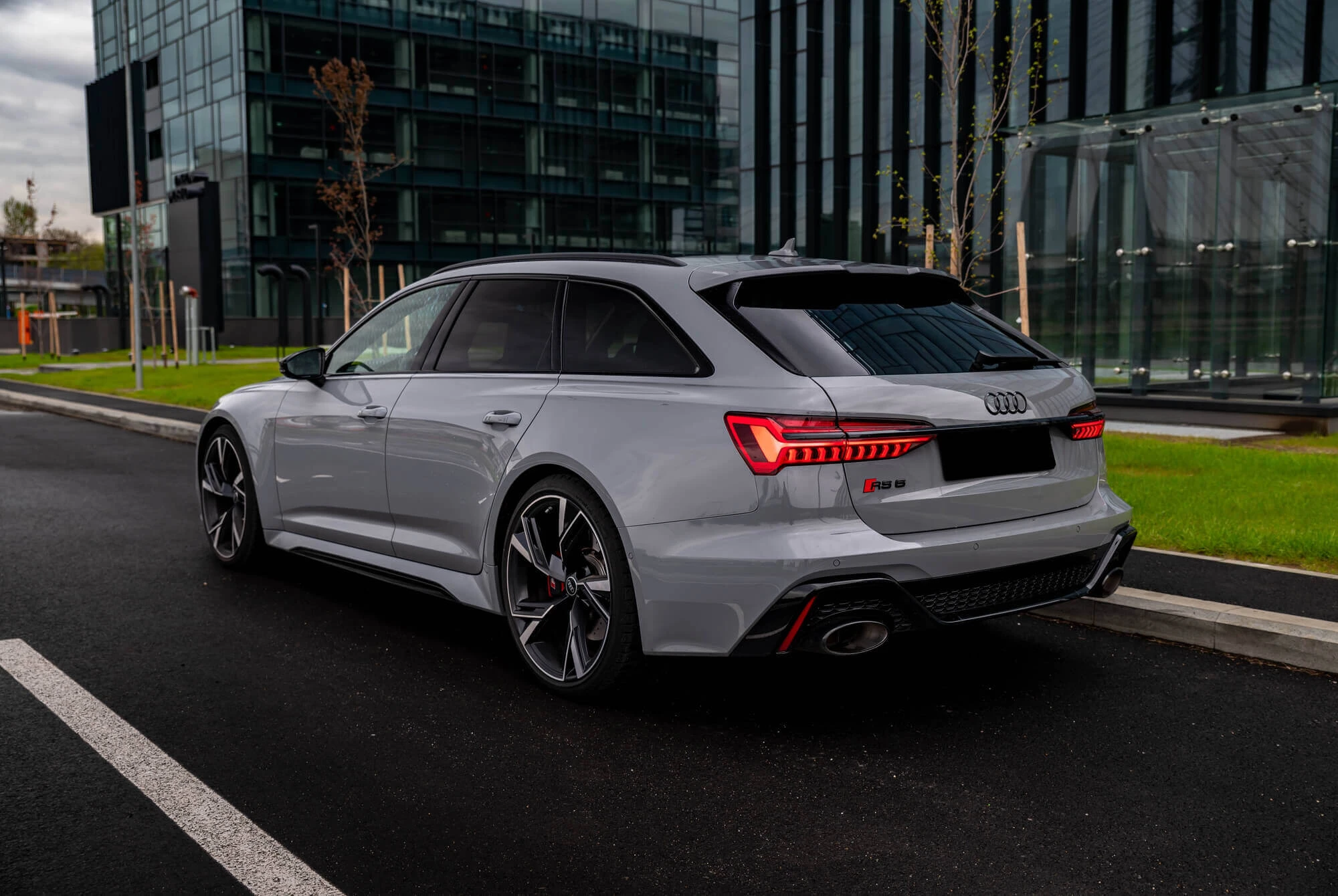 奥迪 RS6 灰色