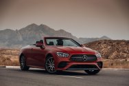 Mercedes-Benz classe E rouge