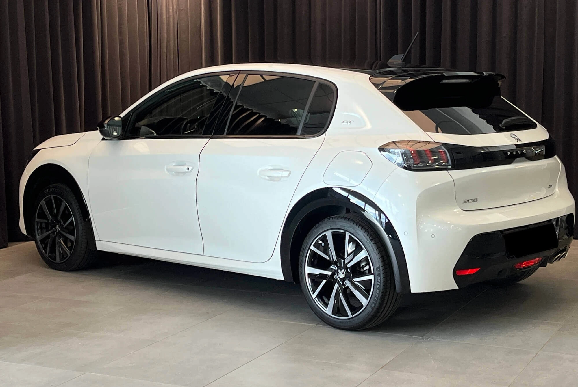 Peugeot 208 Белый