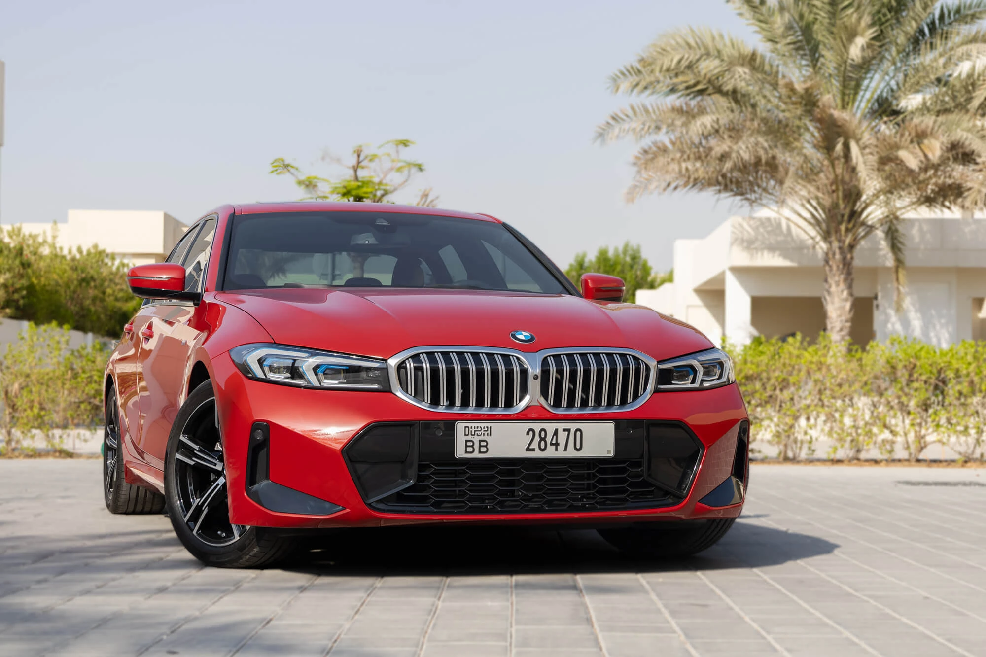 BMW 320i nieuwe generatie rood