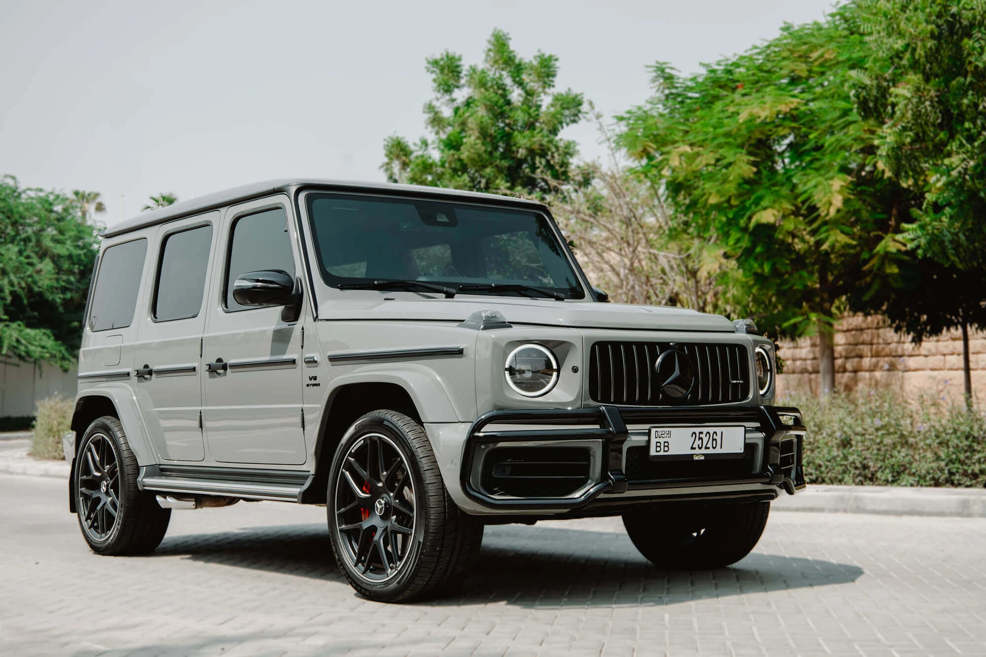 Mercedes G63 AMG серый