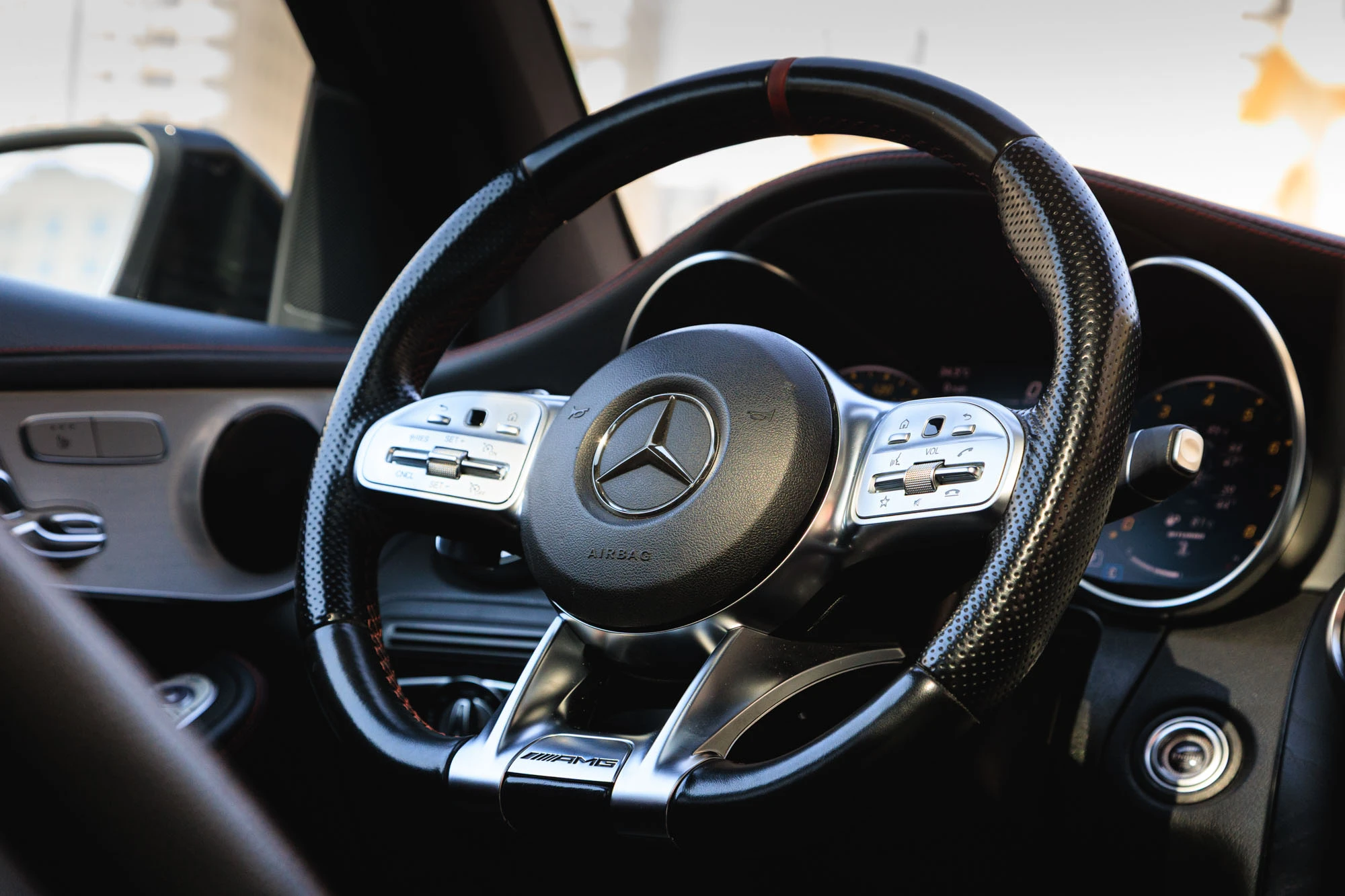 Mercedes GLC43 AMG Cinzento e Amarelo Mercedes GLC43 AMG Cinzento e Amarelo