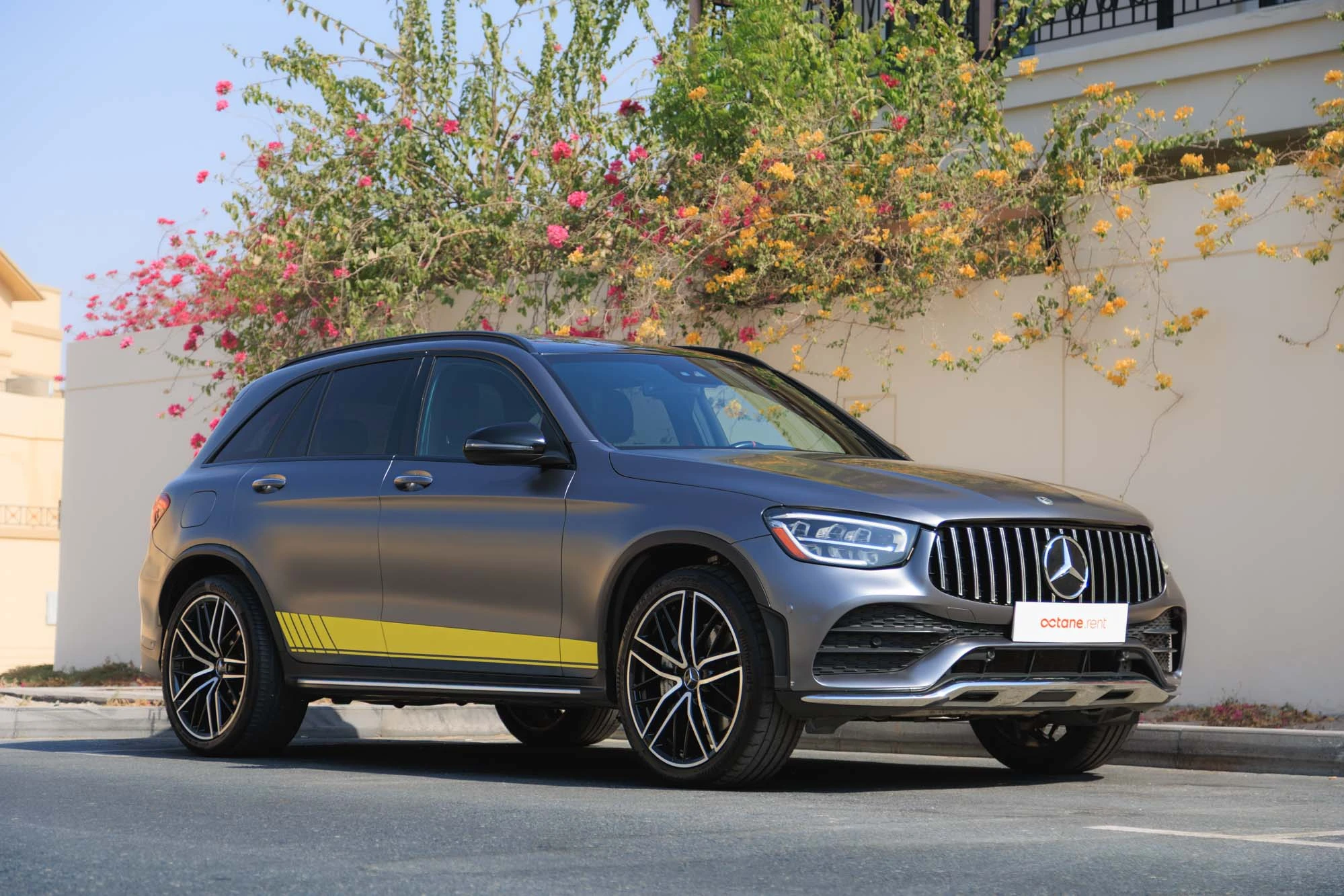 Mercedes GLC43 AMG Cinzento e Amarelo Mercedes GLC43 AMG Cinzento e Amarelo